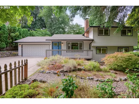 10320 SW Coquille Dr, Tualatin, OR 97062