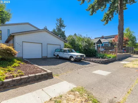1624 NE 1626 Ne 74th Ave, Portland, OR 97213