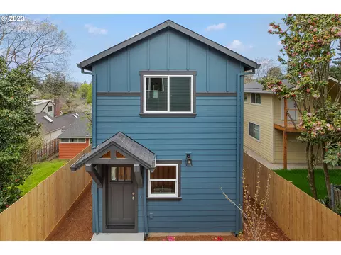 7310 SE Market St #B, Portland, OR 97215