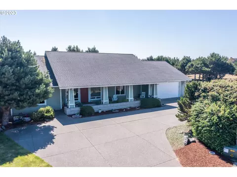 2927 Lincoln Ave SW, Bandon, OR 97411