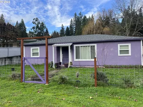 470 NW Harrison Ave, Canyonville, OR 97417