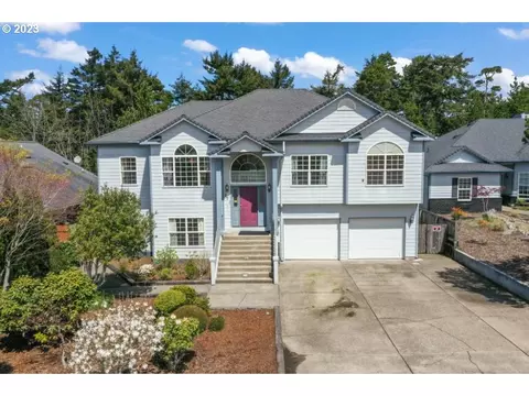871 8th St, Florence, OR 97439