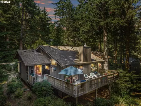 106 E Bay Point Rd, Gleneden Beach, OR 97388