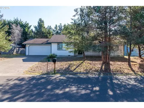 2400 Coastal Highlands Dr, Florence, OR 97439