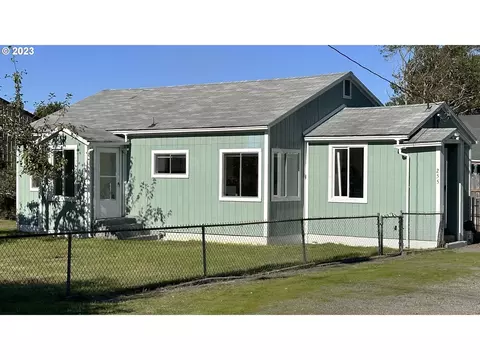 255 Hall Ln, Lakeside, OR 97449