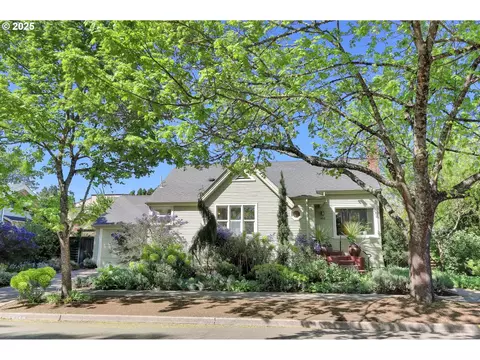 811 W Broadway, Eugene, OR 97402