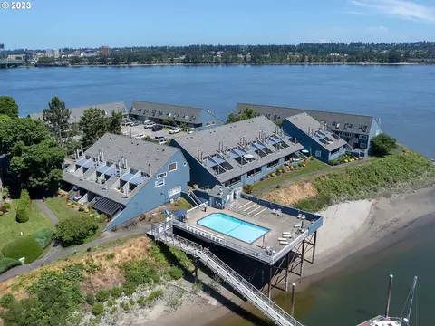 109 N Hayden Bay Dr, Portland, OR 97217