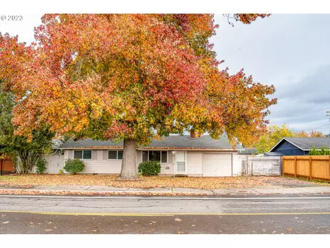 3944 Jasper Rd, Springfield, OR 97478