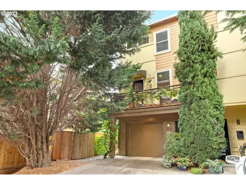 2841 SE Schiller St, Portland, OR 97202