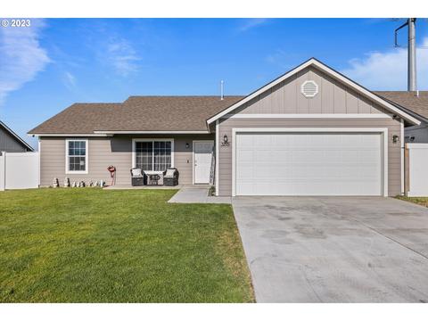 3155 Blue Jay St, Umatilla, OR 97882