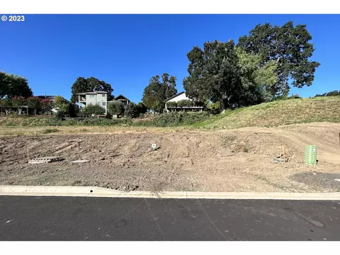 2799 NW Pinehurst Dr #11, Mcminnville, OR 97128