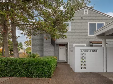 438 N Hayden Bay Dr, Portland, OR 97217