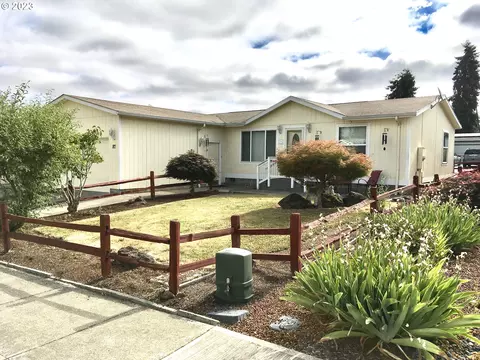 1015 Oak St #87, Silverton, OR 97381