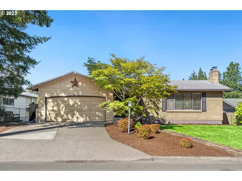 6695 Devonshire Dr, Gladstone, OR 97027