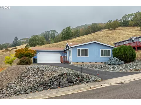 281 SE Cordelia Dr, Myrtle Creek, OR 97457