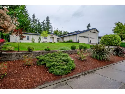 1427 Ten Oaks Ln, Woodburn, OR 97071