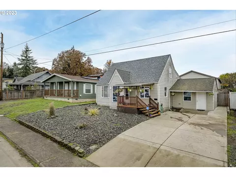 1437 SW Tenth St, Dallas, OR 97338