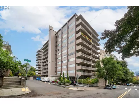 2323 SW Park Pl #402, Portland, OR 97205