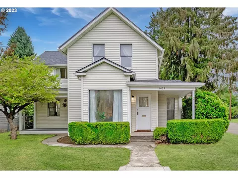 604 NE 17th St, Salem, OR 97301