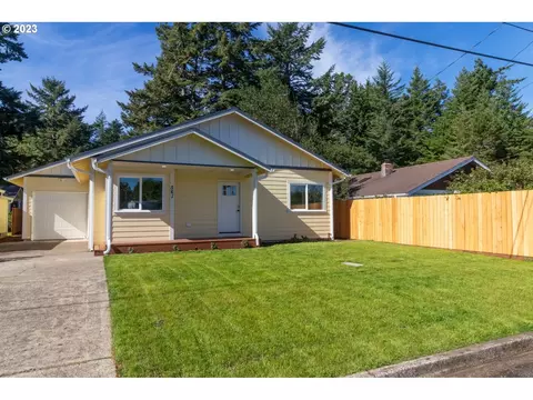561 Hemlock St, Florence, OR 97439