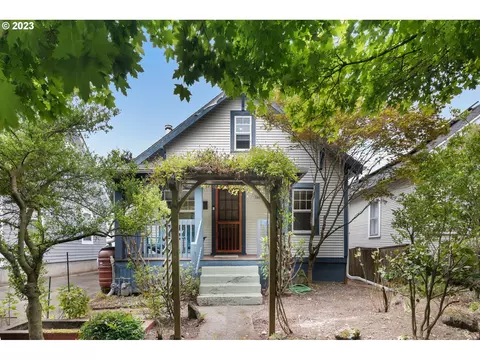 7467 N Stockton Ave, Portland, OR 97203