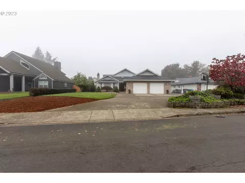 2829 NE Leathers Ln, Mcminnville, OR 97128