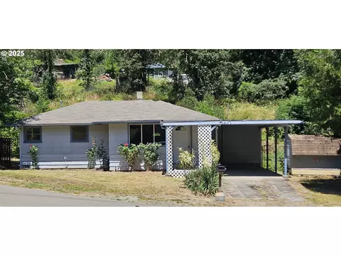 540 SW 5th St, Canyonville, OR 97417
