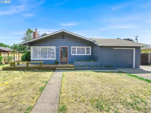 9206 SE Ash St, Portland, OR 97216