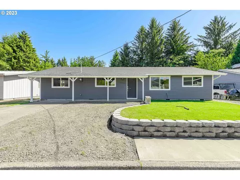 2751 Ridgeway Dr, Reedsport, OR 97467