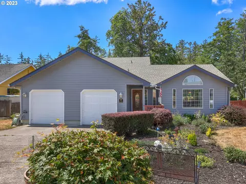 945 SW Cedar Ave, Warrenton, OR 97146