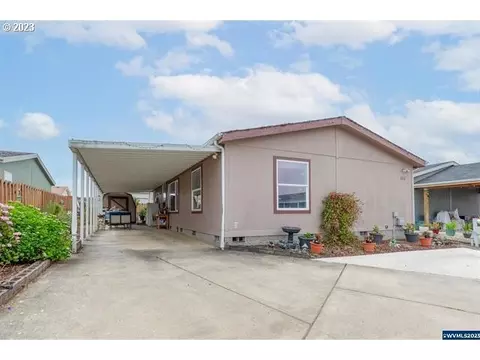 2020 S 12th St #111, Lebanon, OR 97355