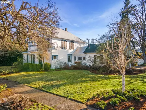 636 S 2nd St, Cottage Grove, OR 97424