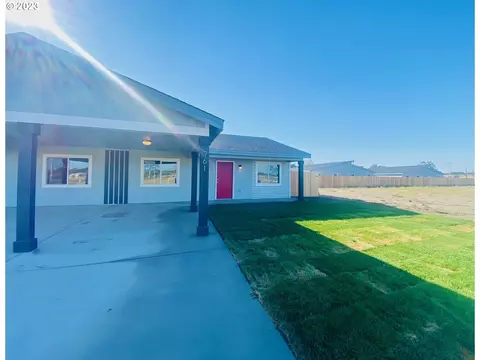 775 NE 10th Pl, Hermiston, OR 97838