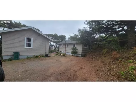 105 NW 125 Nw 12th Ave, Rockaway Beach, OR 97136