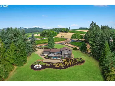 9550 NE Keyes Ln, Dundee, OR 97115