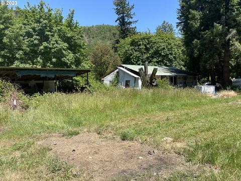 3524 Shoestring Rd, Riddle, OR 97469