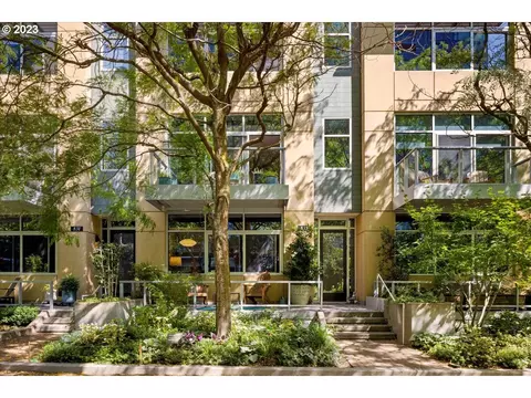 835 S Pennoyer St #TH-F, Portland, OR 97239