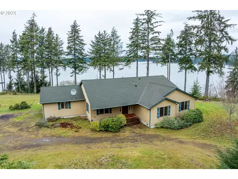 82478 Siltcoos Station Rd, Westlake, OR 97493