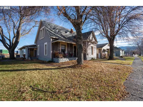 2109 3rd St, La Grande, OR 97850