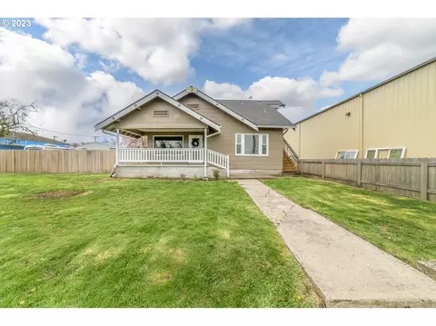 1621 Juniper St, Junction City, OR 97448