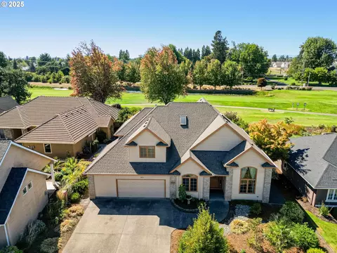 2815 Hazelnut Dr, Woodburn, OR 97071