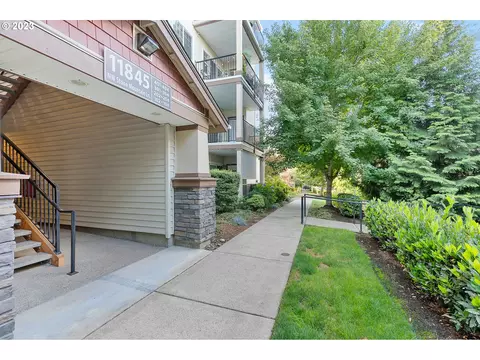 11845 NW Stone Mountain Ln #202, Portland, OR 97229