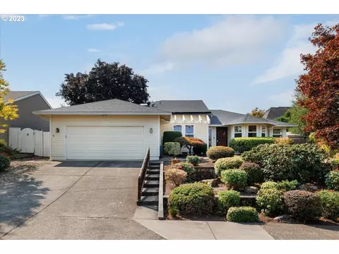 15660 NW Ridgetop Ln, Beaverton, OR 97006