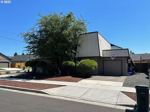 931 Anderson Ln, Springfield, OR 97477