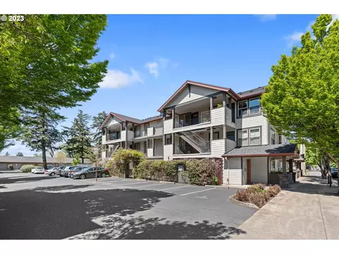 737 NE 99th Ave # 22, Portland, OR 97220
