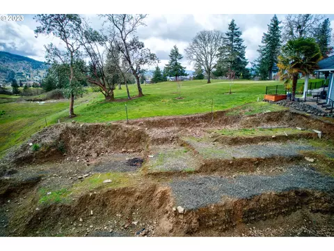 1716 Scardi Blvd #174, Sutherlin, OR 97479
