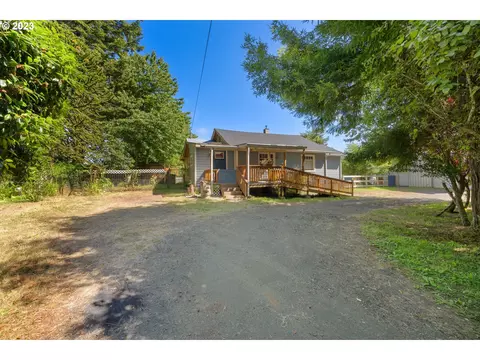 90932 Libby Ln, Coos Bay, OR 97420