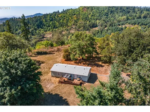 38575 First Creek Dr, Lebanon, OR 97355