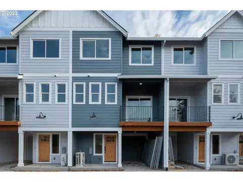 12080 SE Harold St #9, Portland, OR 97266