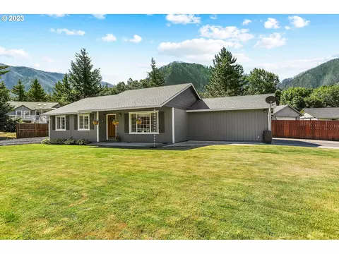912 Halo Chako, North Bonneville, WA 98639